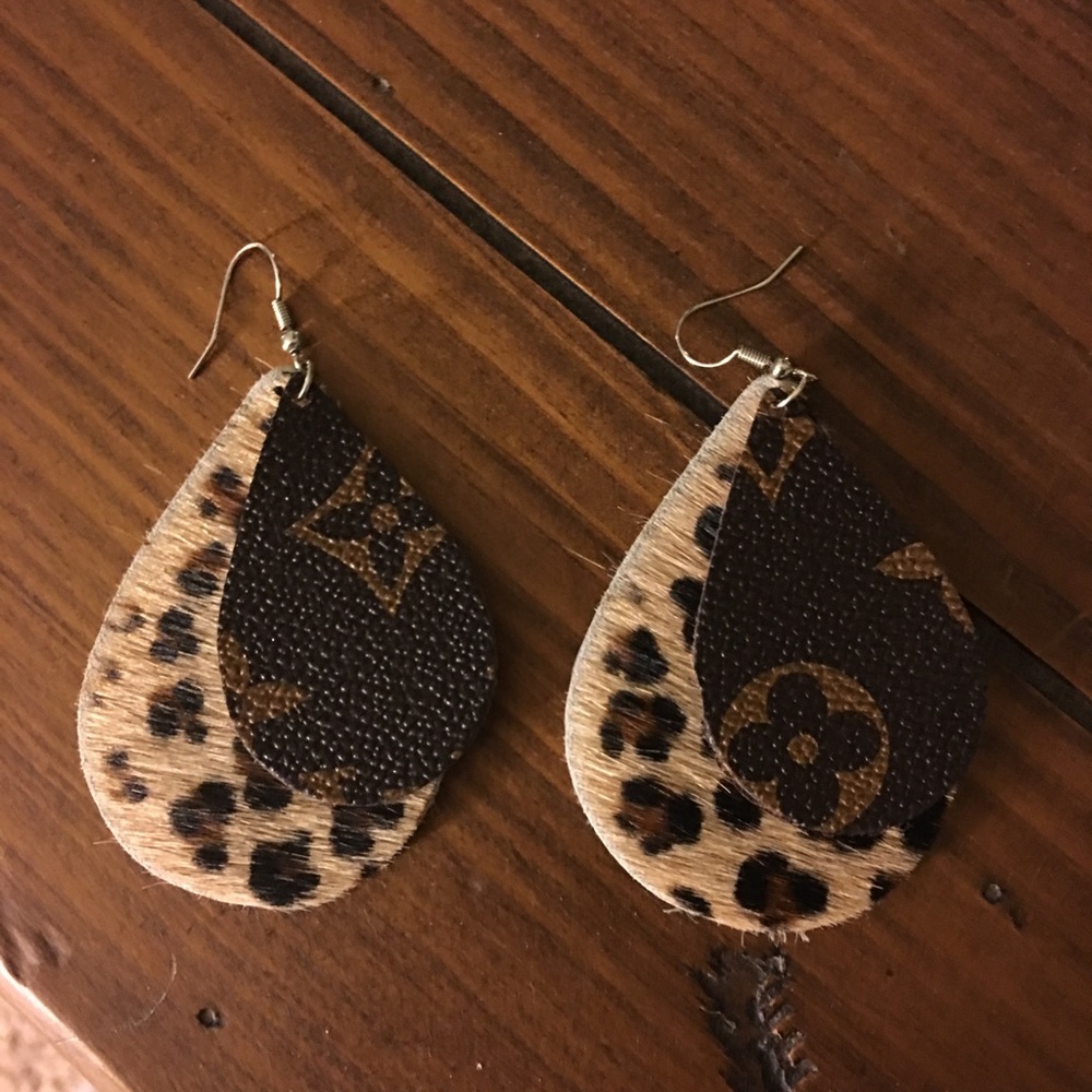 NOT AUTHENTIC Louis Vuitton & Cheetah earrings